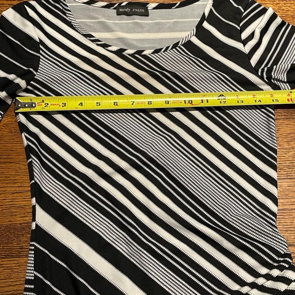 Black and white fitted striped top - Picture 2 of 6